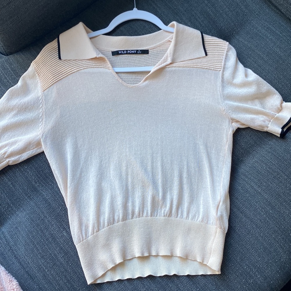 size M cream top